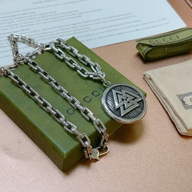Gucci Collier Chaîne Curb Pesante Chaînons Argent Vert Gravée Pendentif Circulaire 3