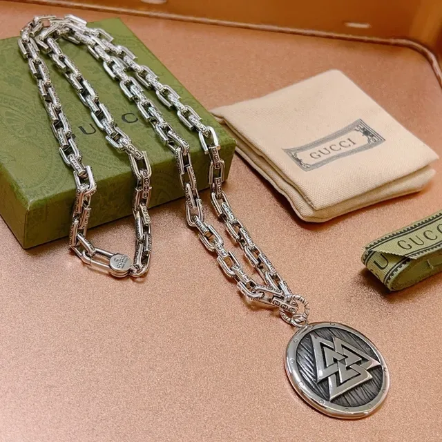 Gucci Collier Chaîne Curb Pesante Chaînons Argent Vert Gravée Pendentif Circulaire 8