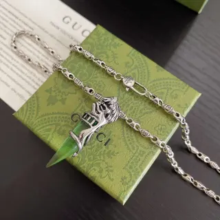 Gucci রুপো সবুজ সজ্জিত লিঙ্ক চেইন শিং আকৃতির পেন্ড্যান্ট নেকলেস