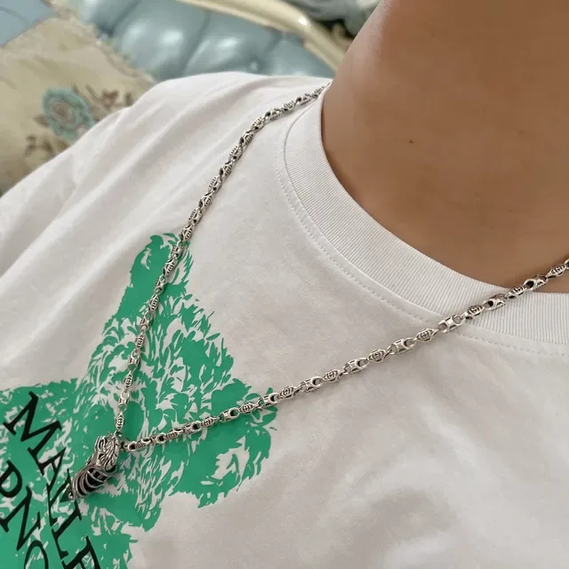 Gucci चांदी हरा सज्जित लिंक चेन सींग आकार का पेंडेंट नेकलेस 6