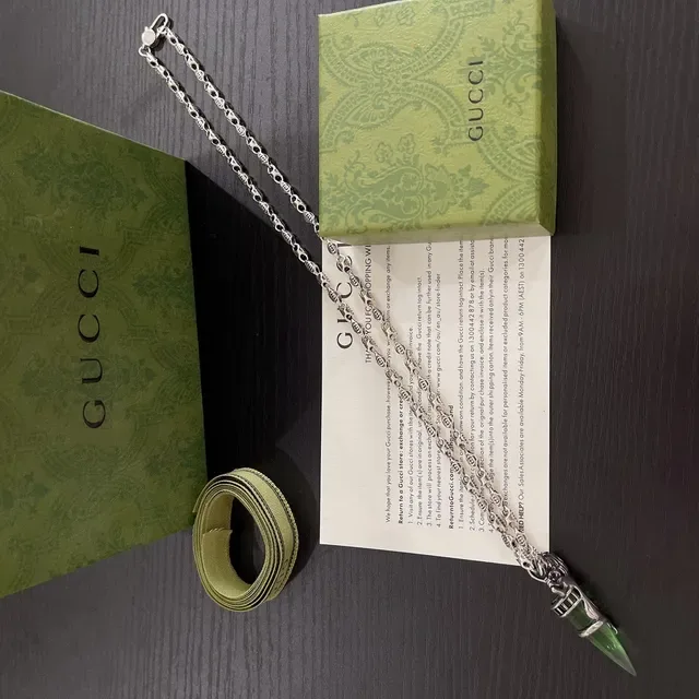 Gucci चांदी हरा सज्जित लिंक चेन सींग आकार का पेंडेंट नेकलेस 8