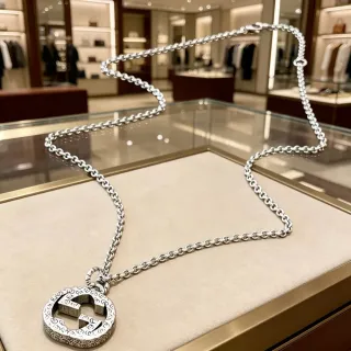 Gucci argent Interlocking G Collier pendentif
