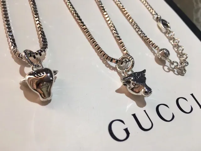 Gucci Pendentif Tête de Taureau Chaîne Box Ton Argent 6