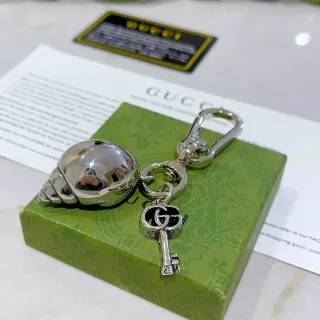 Gucci سوار سحر قوقعة الحلزون وسحر مفتاح interlocking GG