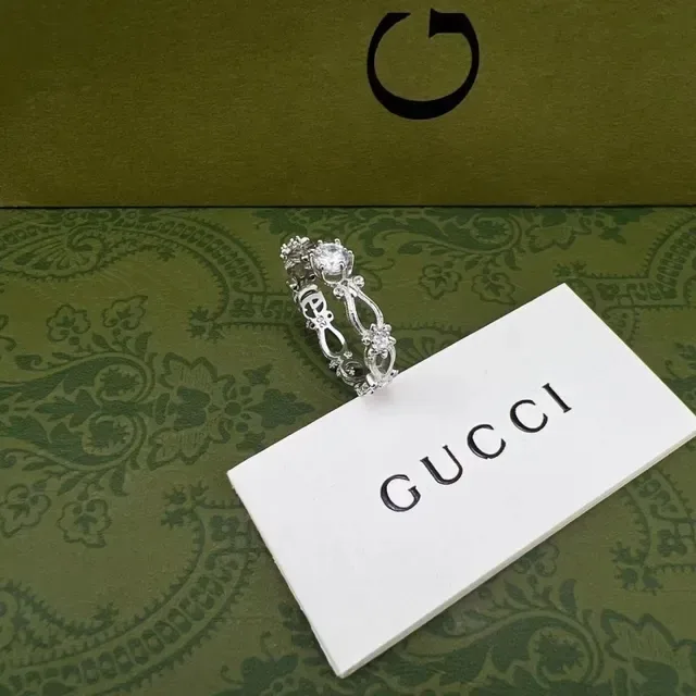 Gucci স্ট্যাকড ফ্লোরাল মোটিফ মাল্টি-মেটাল রিংস 4