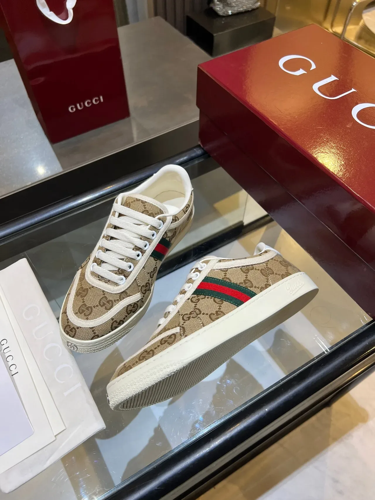 Gucci Tennis 1977 भूरा मोनोग्राम कैनवास वेब पट्टी लाइफस्टाइल स्नीकर्स 14