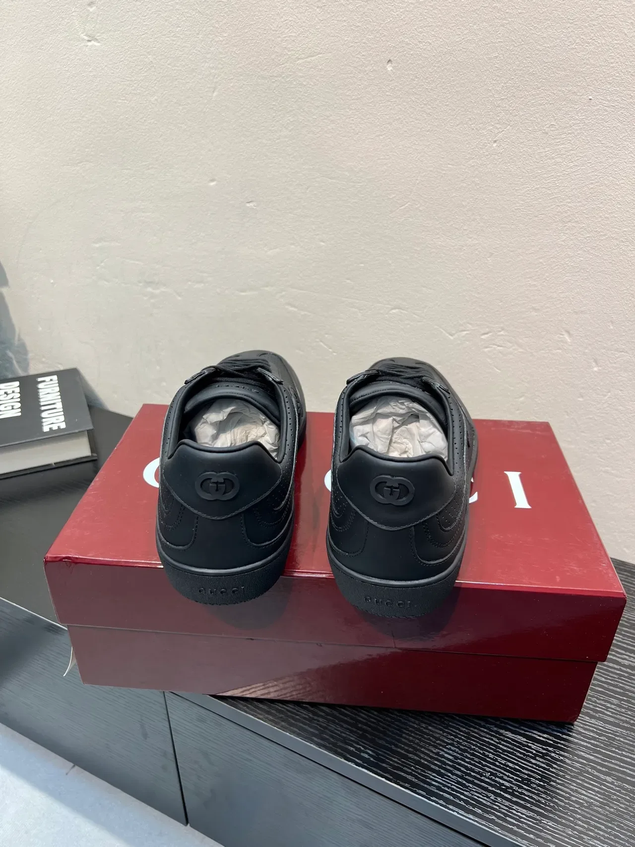 Gucci Tennis 1977 Chaussures lifestyle en cuir noir perforé 6