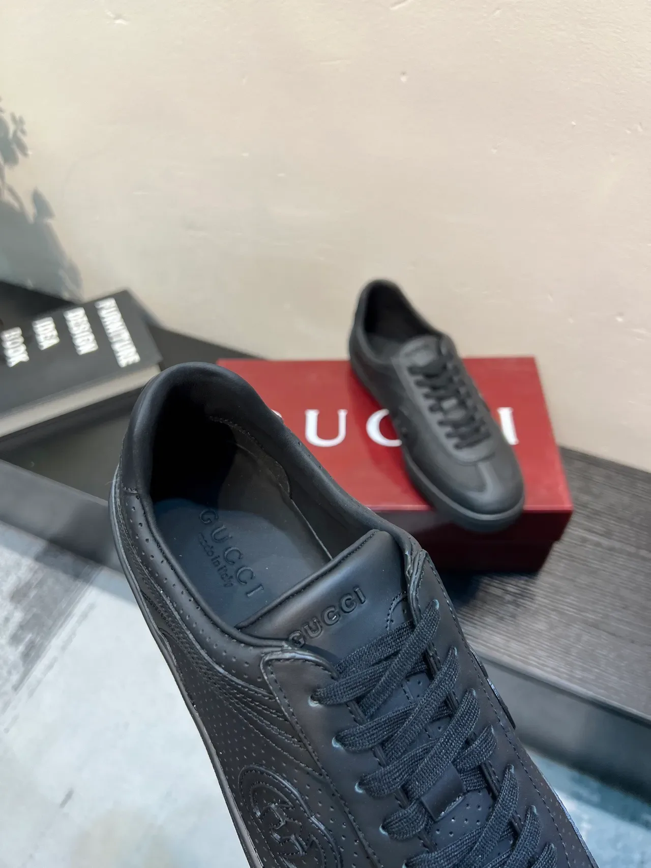 Gucci Tennis 1977 Chaussures lifestyle en cuir noir perforé 7