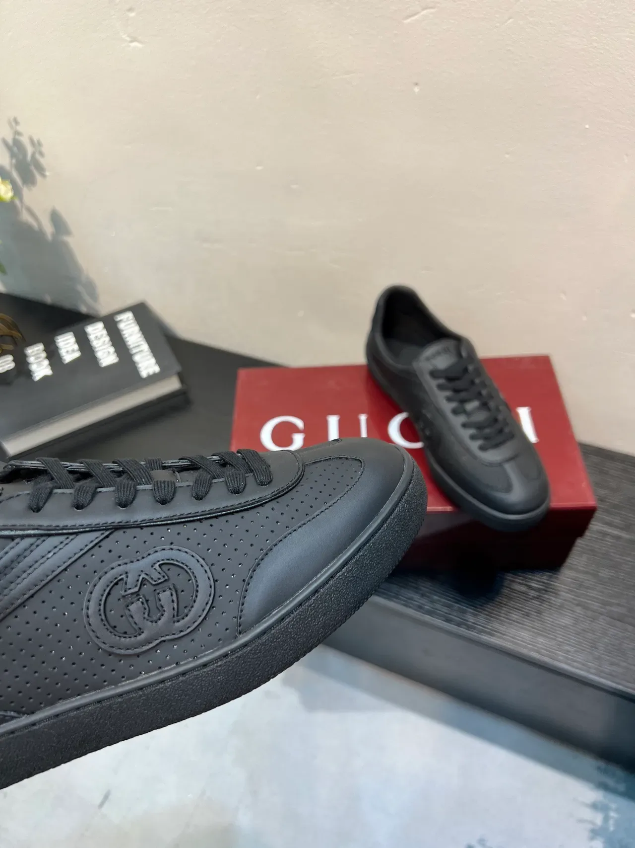 Gucci Tennis 1977 Chaussures lifestyle en cuir noir perforé 9
