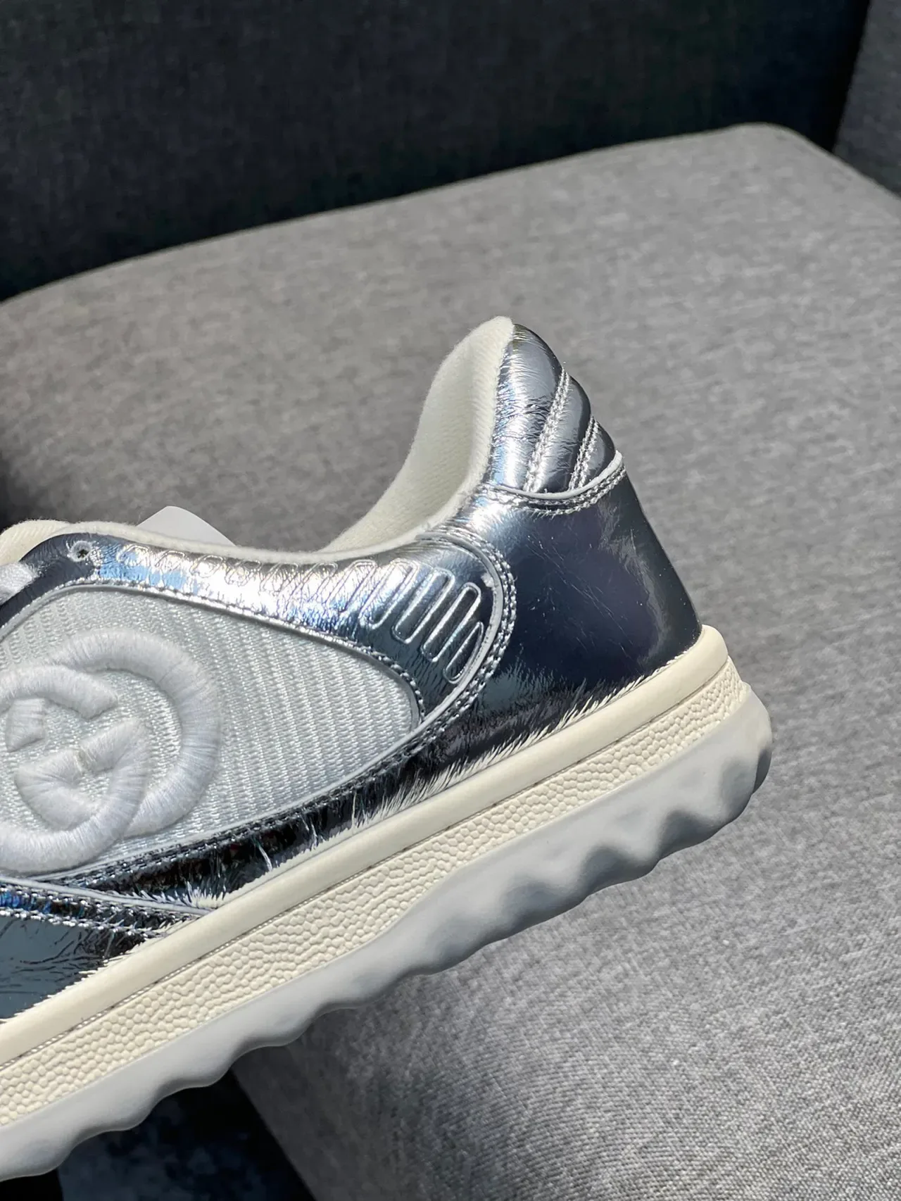 Gucci Tennis 1977 Tênis lifestyle prata metálica e branca 8