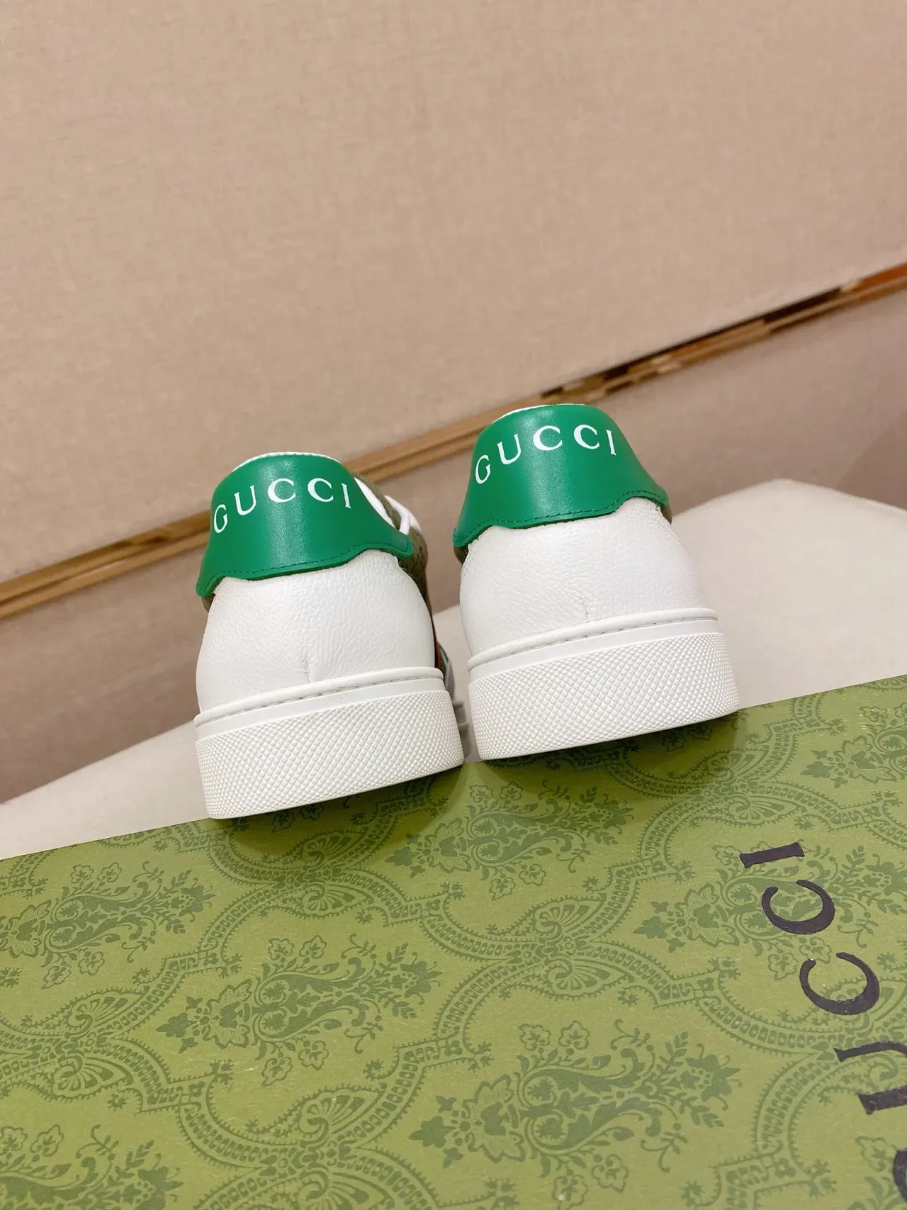 Gucci Tennis 1977 Verde Oliva e listras web brancas Sneakers Lifestyle 2