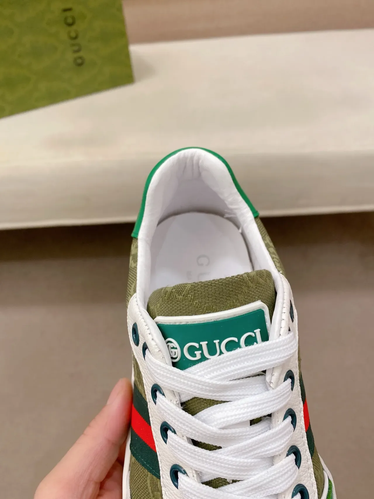 Gucci Tennis 1977 Verde Oliva e listras web brancas Sneakers Lifestyle 3