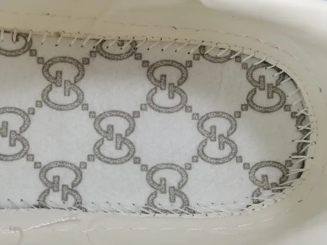 Gucci Tennis 1977 أبيض أحمر أخضر قلب أسلوب حياة حذاء رياضي 2