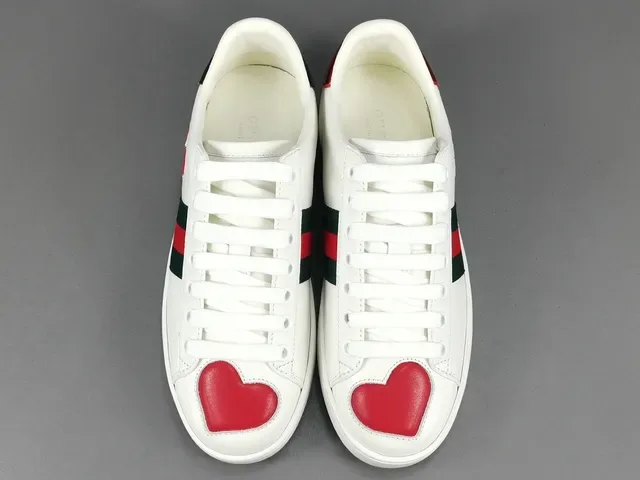 Gucci Tennis 1977 أبيض أحمر أخضر قلب أسلوب حياة حذاء رياضي 18