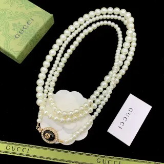 Gucci সাদা সোনা মাল্টি-স্ট্র্যান্ড মুক্তা ক্যামেলিয়া ফ্লোরাল মোটিফ হার
