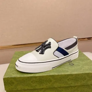 Gucci Zapatos Lifestyle Blancos Marino Slip-On Construcción Parche de Logo de Equipo Embroidered