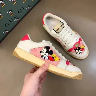 Gucci blancas y rosadas bordadas con motivo Mickey Mouse floral panel jacquard lifestyle sneakers