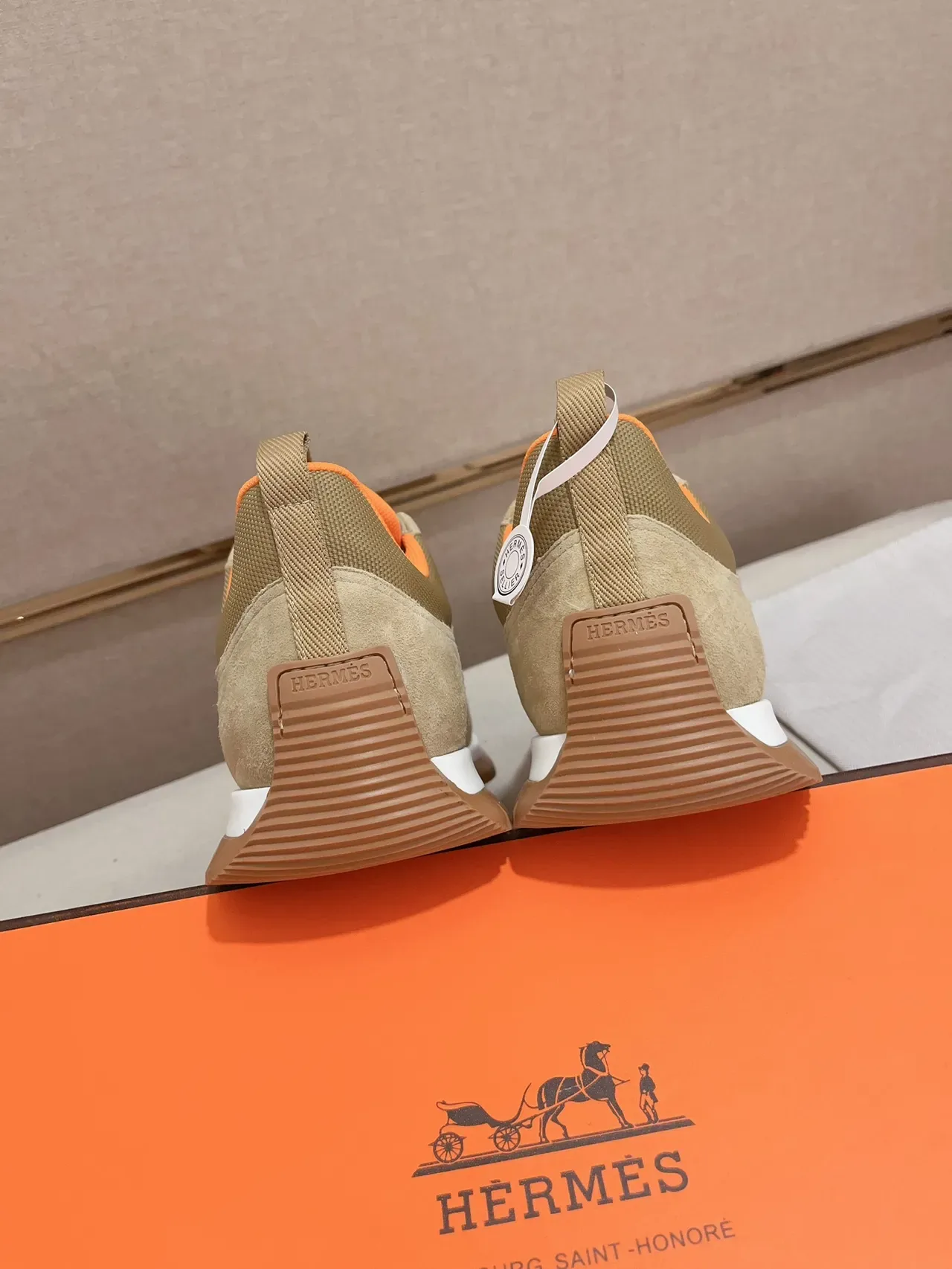 Hermès Chaussure Beige et Orange en Daim Maille 2
