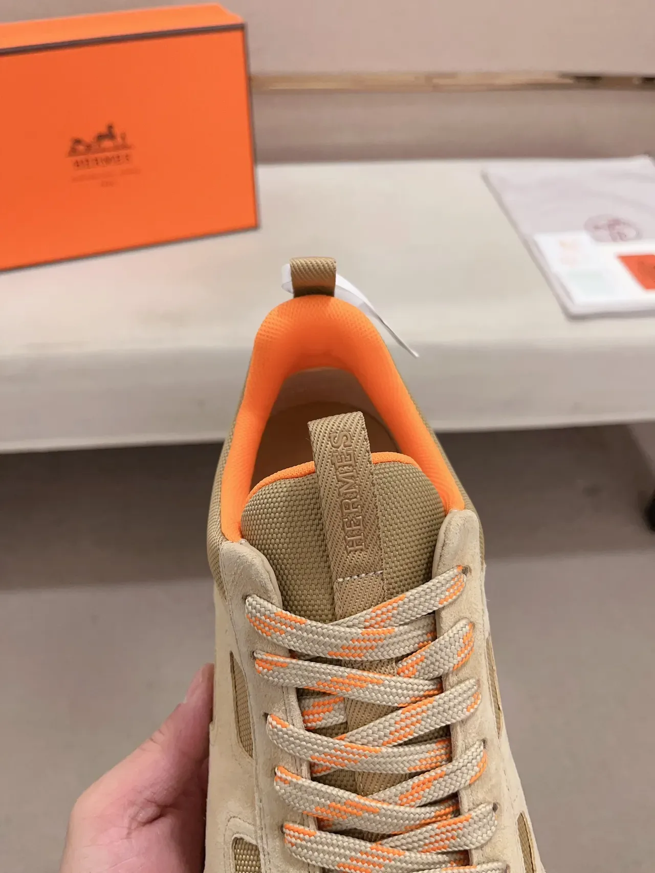 Hermès Chaussure Beige et Orange en Daim Maille 3