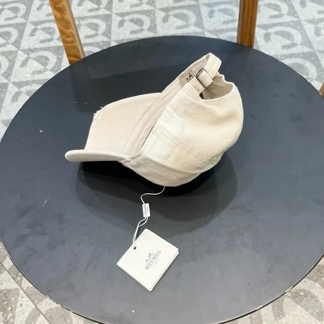 Hermès বেজ গোল্ড সিক্স-প্যানেল নির্মাণ এমব্রয়ডার্ড লোগো বেসবল ক্যাপ 7