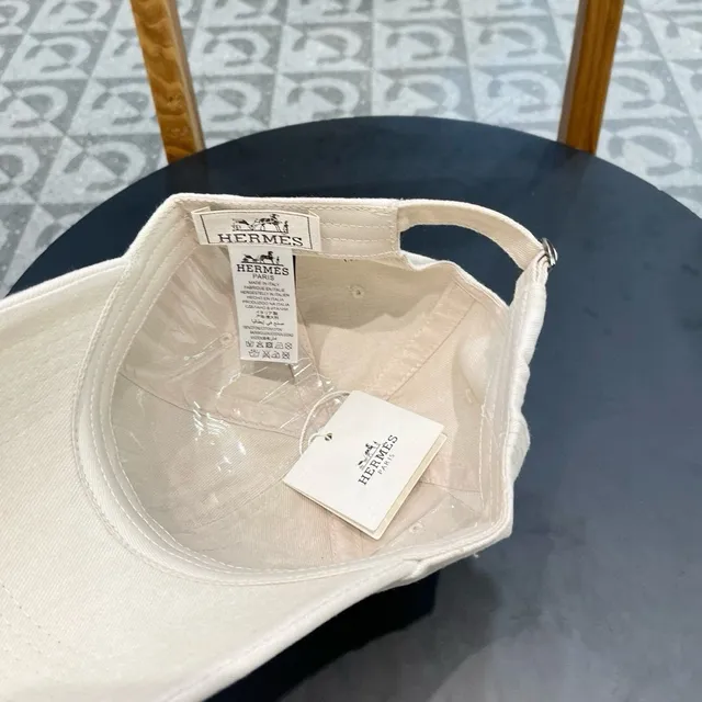 Hermès বেজ গোল্ড সিক্স-প্যানেল নির্মাণ এমব্রয়ডার্ড লোগো বেসবল ক্যাপ 8