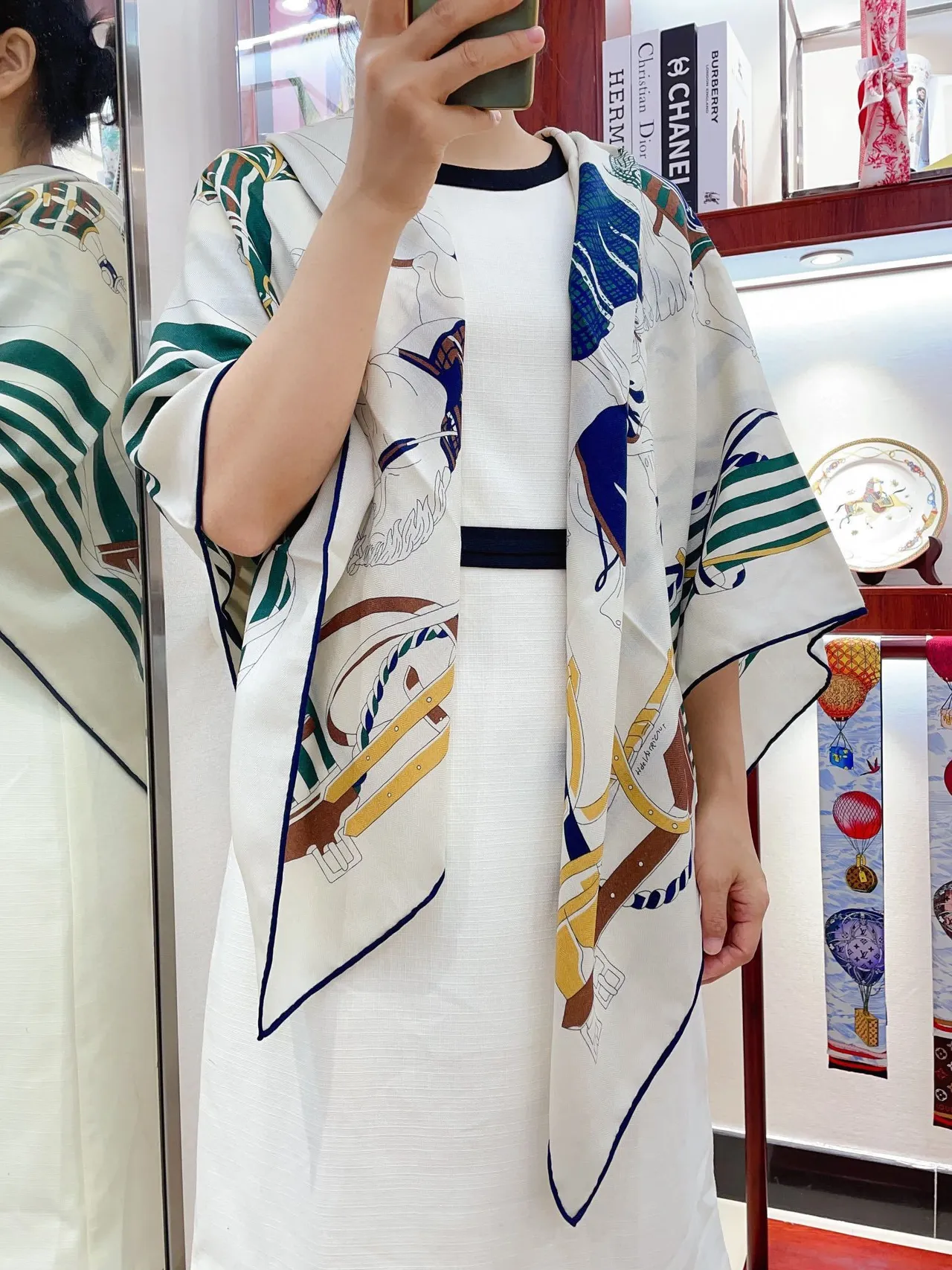 Hermès 米色海军蓝骑术印花织造丝绸围巾 2