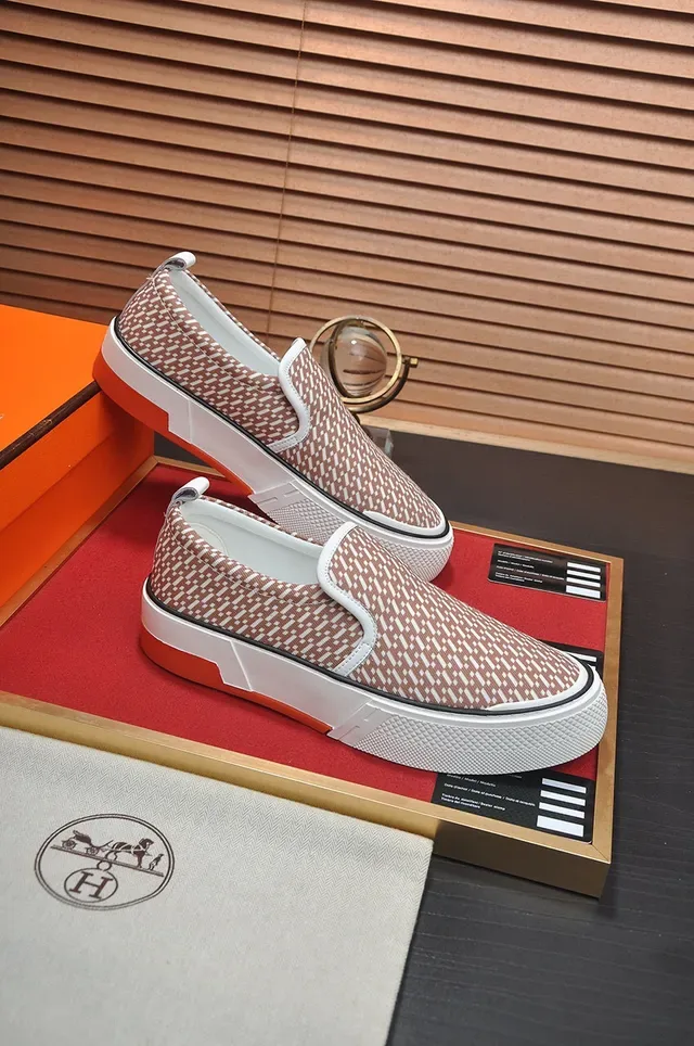 Hermès zapatillas lifestyle slip-on beige blanco suela plataforma 5