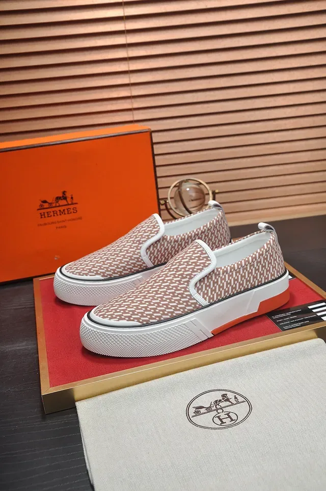 Hermès zapatillas lifestyle slip-on beige blanco suela plataforma 8