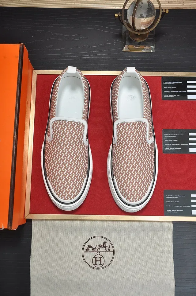 Hermès zapatillas lifestyle slip-on beige blanco suela plataforma 9