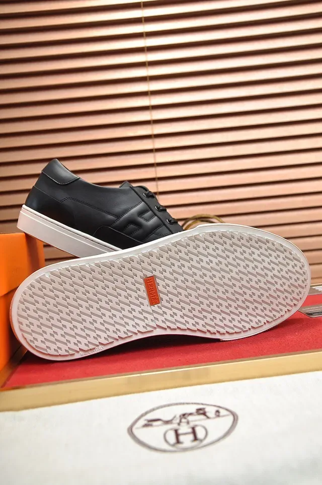 Hermès Sneakers Lifestyle en Cuir Noir Quilté Panneau H 4