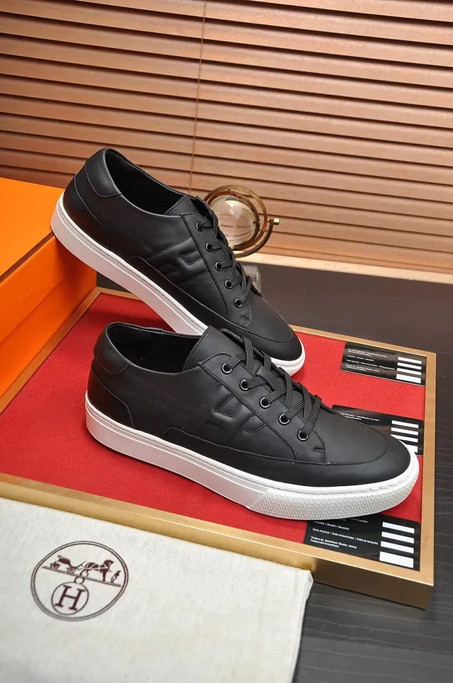 Hermès Sneakers Lifestyle en Cuir Noir Quilté Panneau H 5
