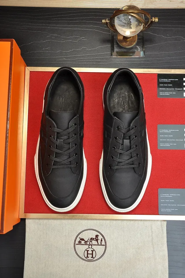 Hermès Sneakers Lifestyle en Cuir Noir Quilté Panneau H 9