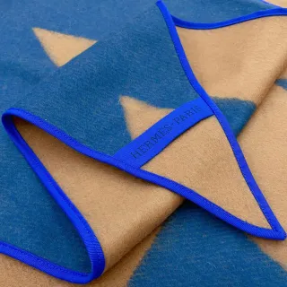 Hermès Azul Bege Padrão Geométrico Triangular Borda Ribeteada