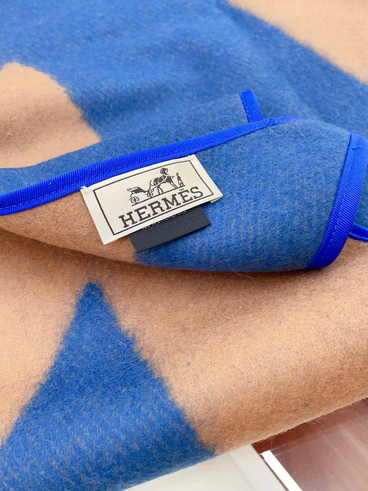 Hermès Blue Beige Geometric Triangle Pattern Ribbed Border Trim Scarve 9