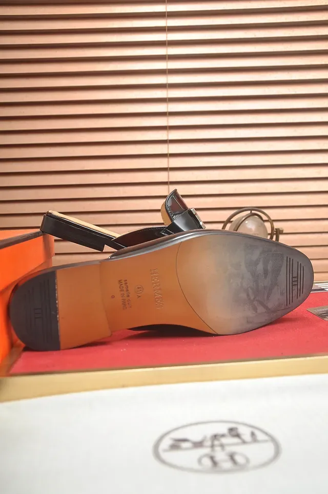 Hermès বাদামী সোনালি পালিশ করা ক্রোক-এমবসড লেদার এইচ-শেপড মেটাল বাকেল লোফার 2