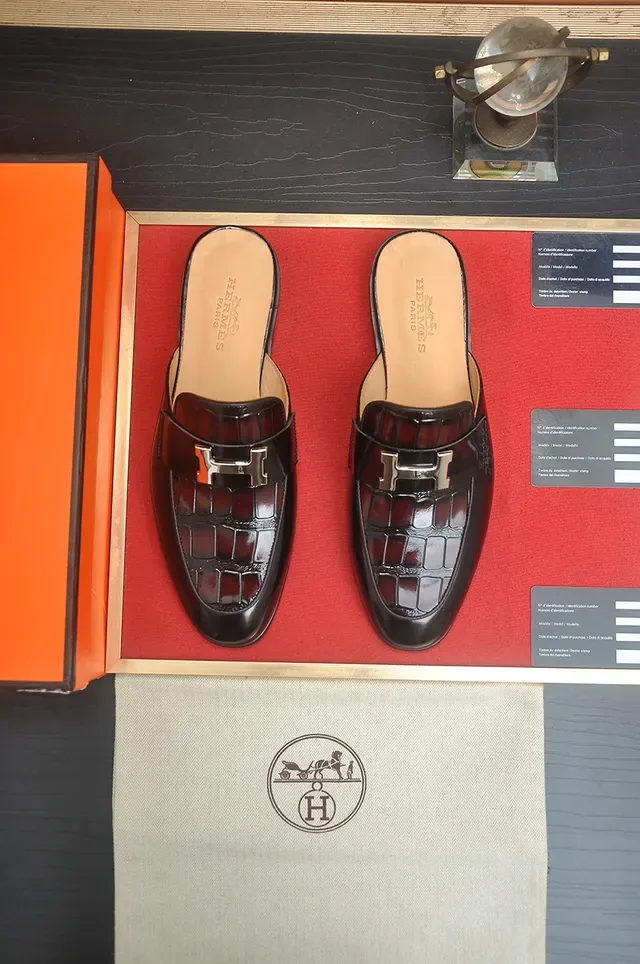 Hermès বাদামী সোনালি পালিশ করা ক্রোক-এমবসড লেদার এইচ-শেপড মেটাল বাকেল লোফার 5