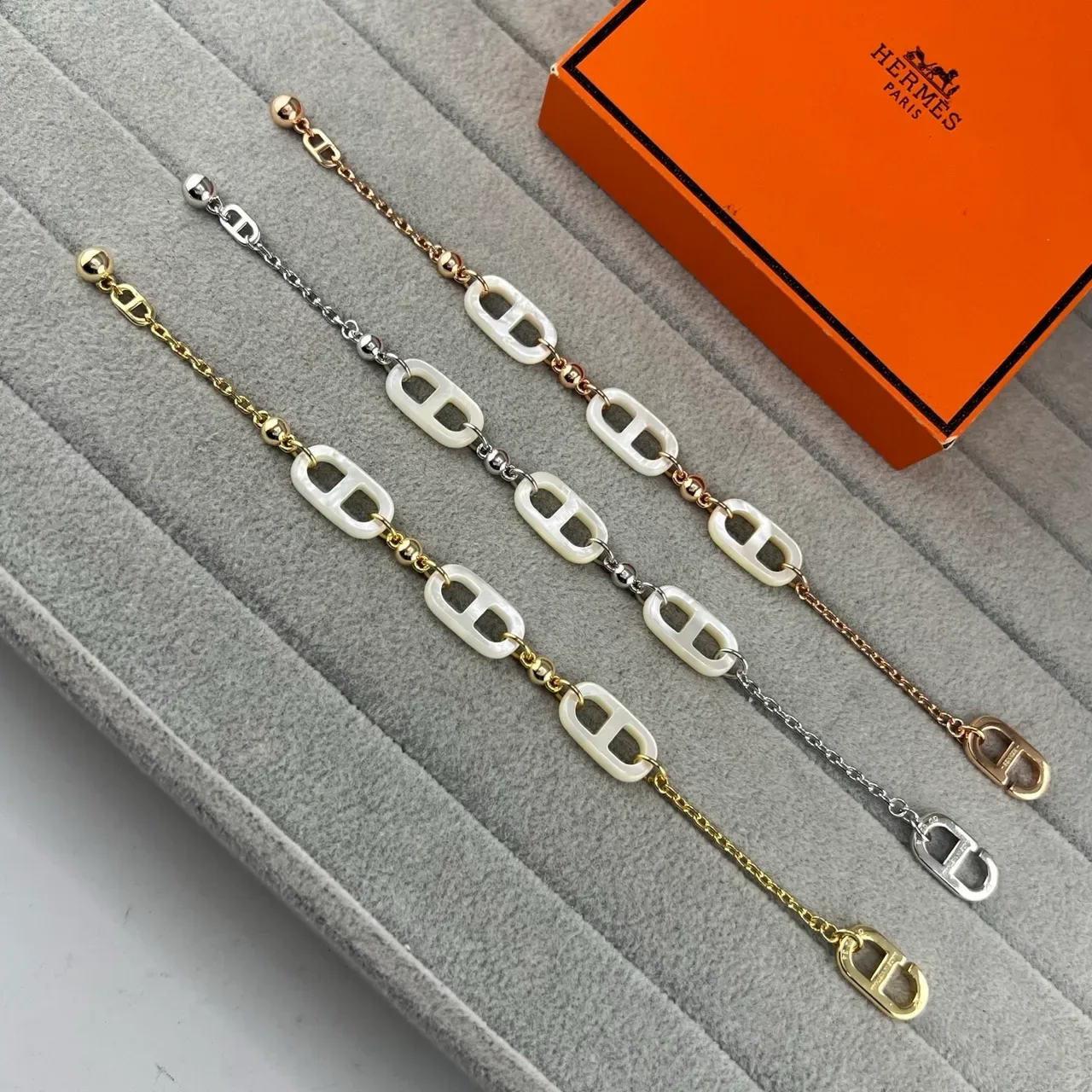 Hermès Chaine d'Ancre Pulseiras de resina e corrente de metal brancas 7