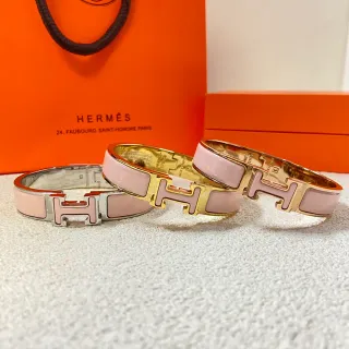 Hermès Clic H গোলাপি এনামেল সোনালি এবং রূপালী টোন রিজিড ব্রেসলেট