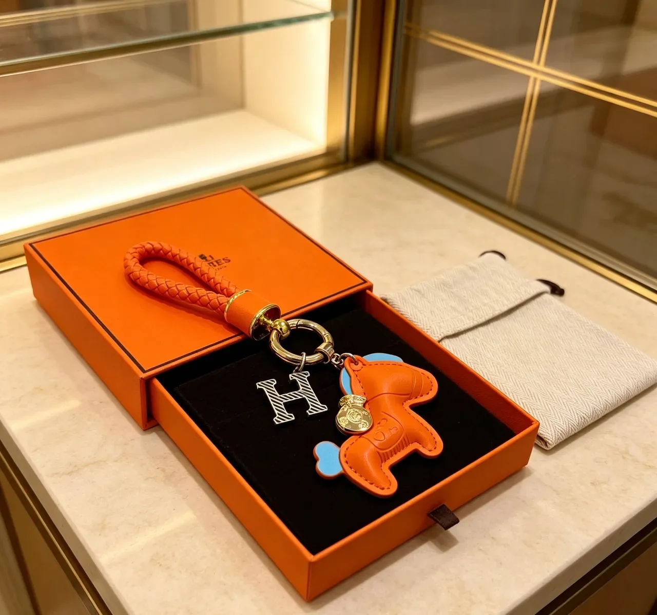 Hermès Eléphant 橙藍色編織皮革象形吊飾環手袋 5