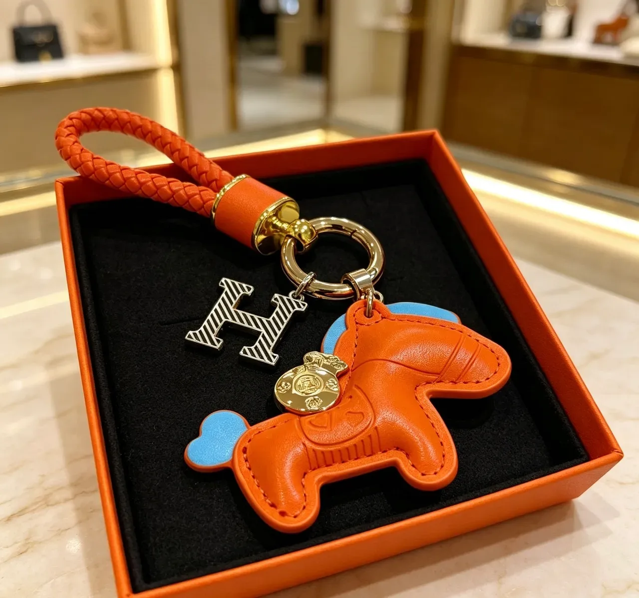 Hermès Eléphant 橙藍色編織皮革象形吊飾環手袋 6
