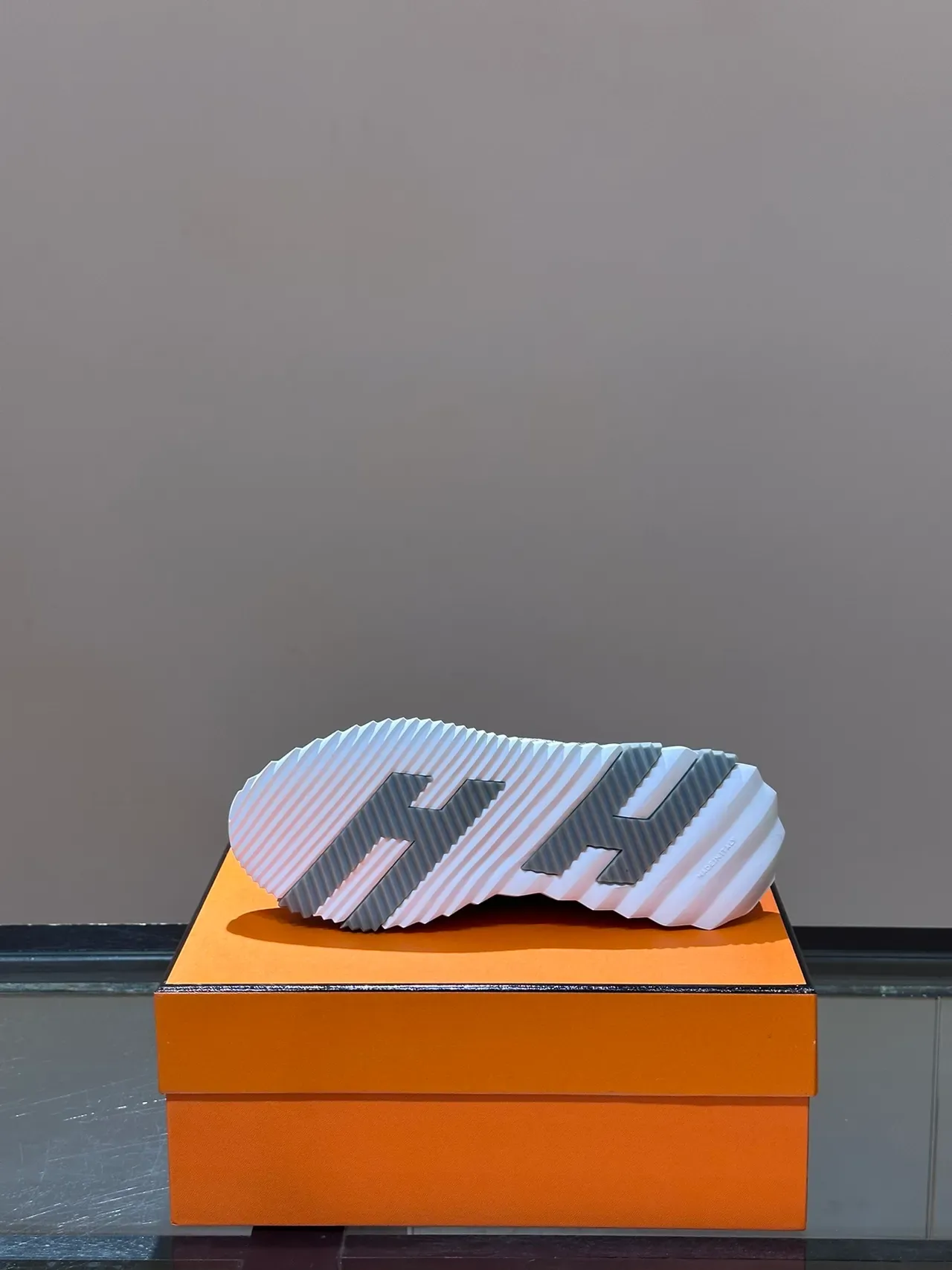 Hermès Daim Gris H-Heel Counter Sneaker Lifestyle 3
