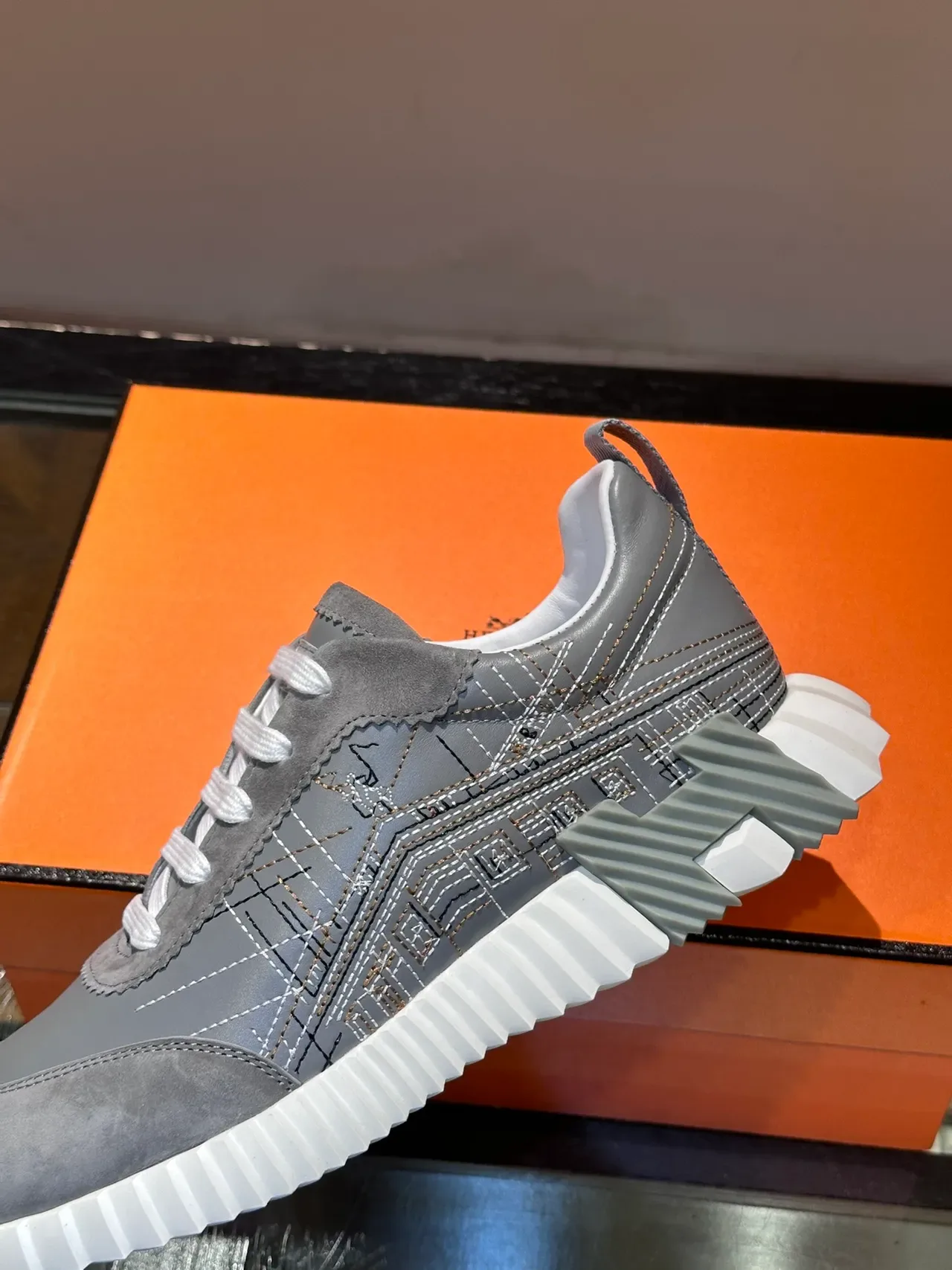 Hermès Daim Gris H-Heel Counter Sneaker Lifestyle 4