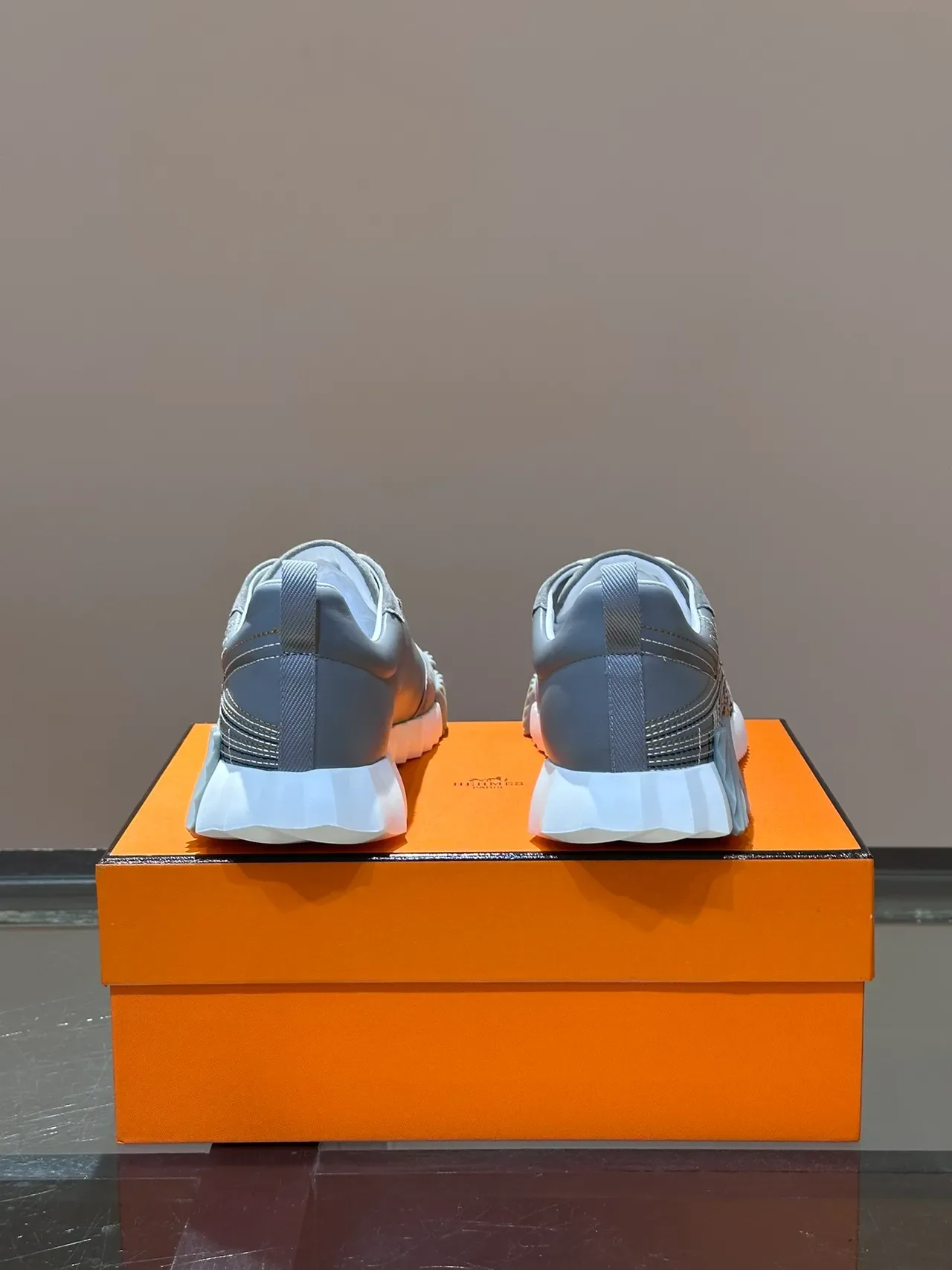 Hermès Daim Gris H-Heel Counter Sneaker Lifestyle 5