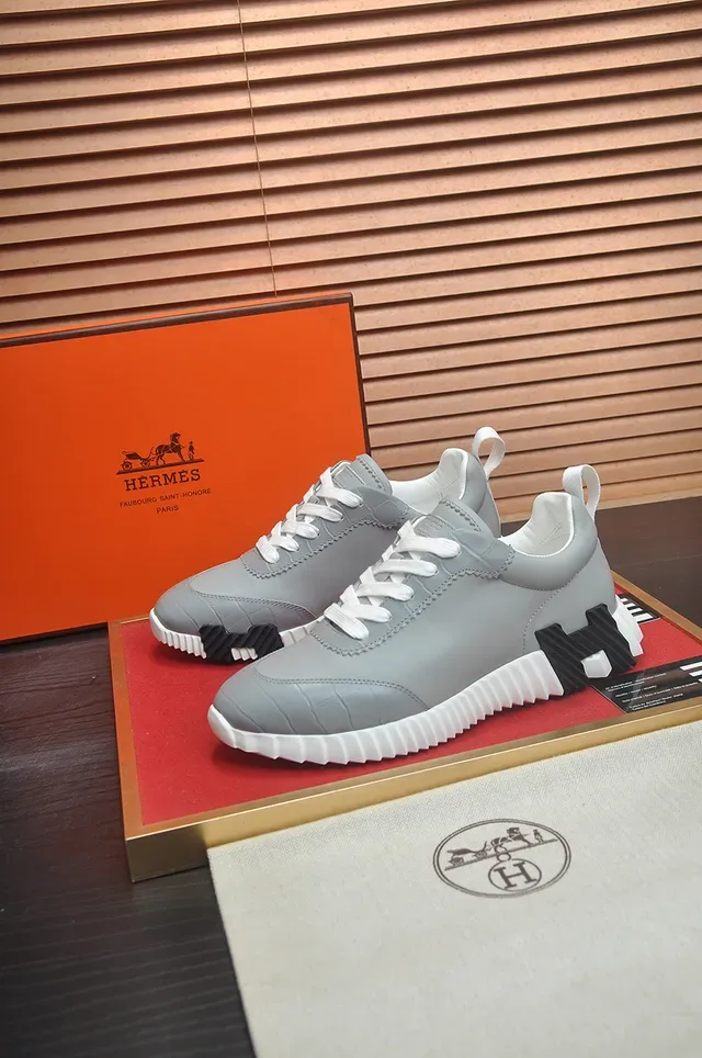 Hermès Gris Blanc Chaussures Lifestyle Basses en Cuir 4