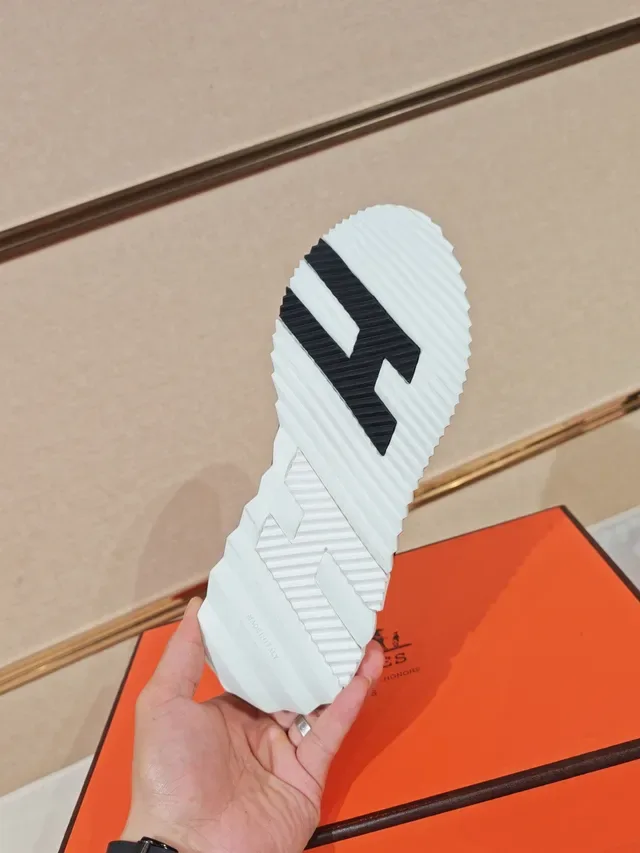 Hermès H Sneaker 黑白生活鞋 3