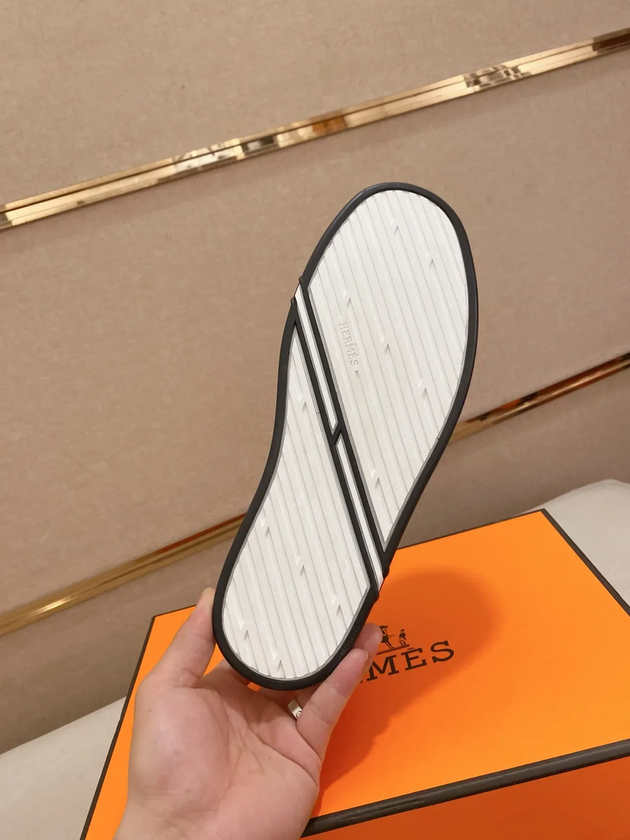 Hermès H Sneaker 黑白生活方式运动鞋 3