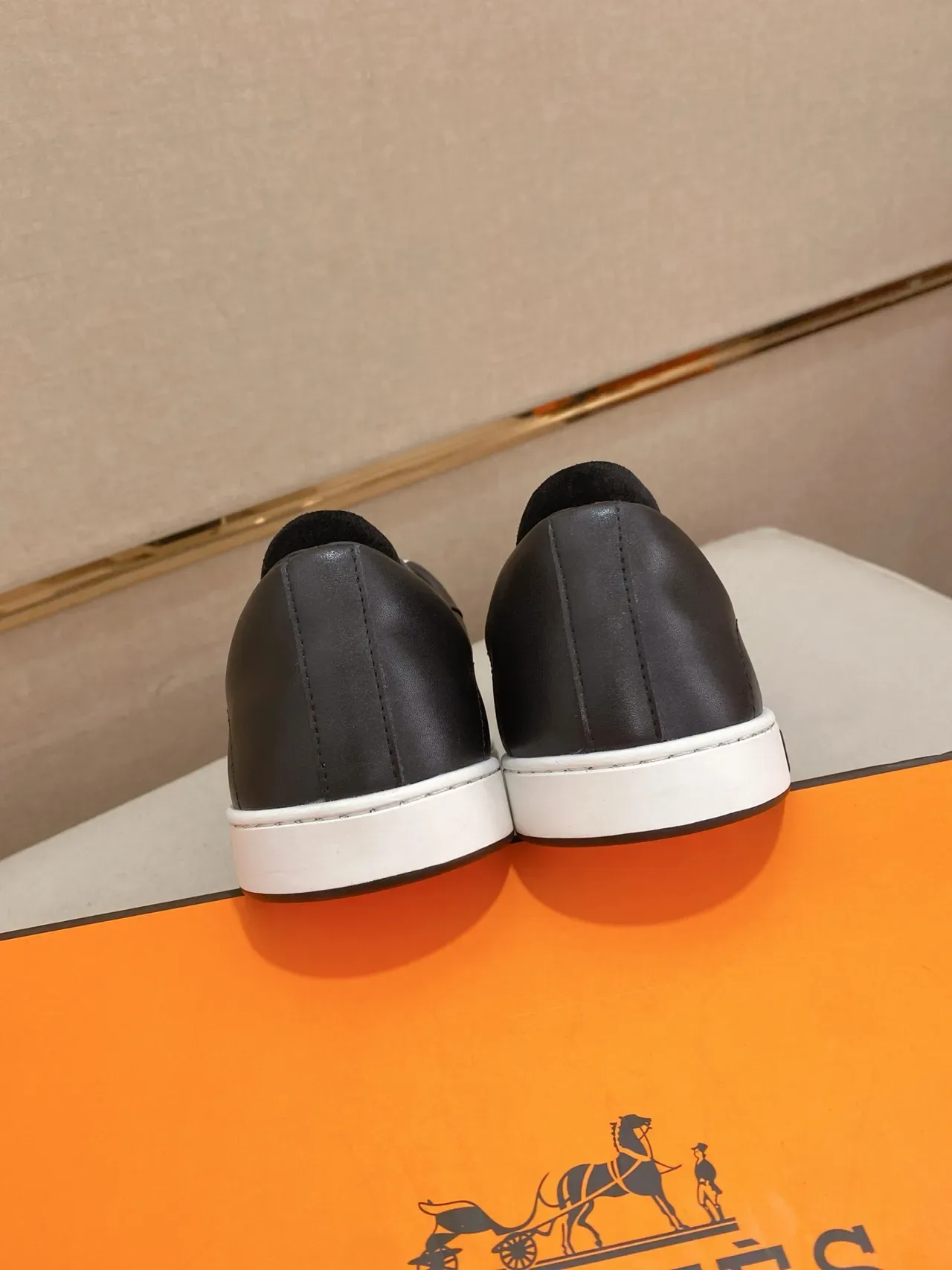 Hermès H Sneaker 黑白生活方式运动鞋 4