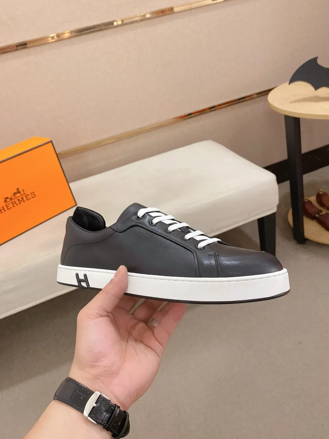 Hermès H Sneaker 黑白生活方式运动鞋 5