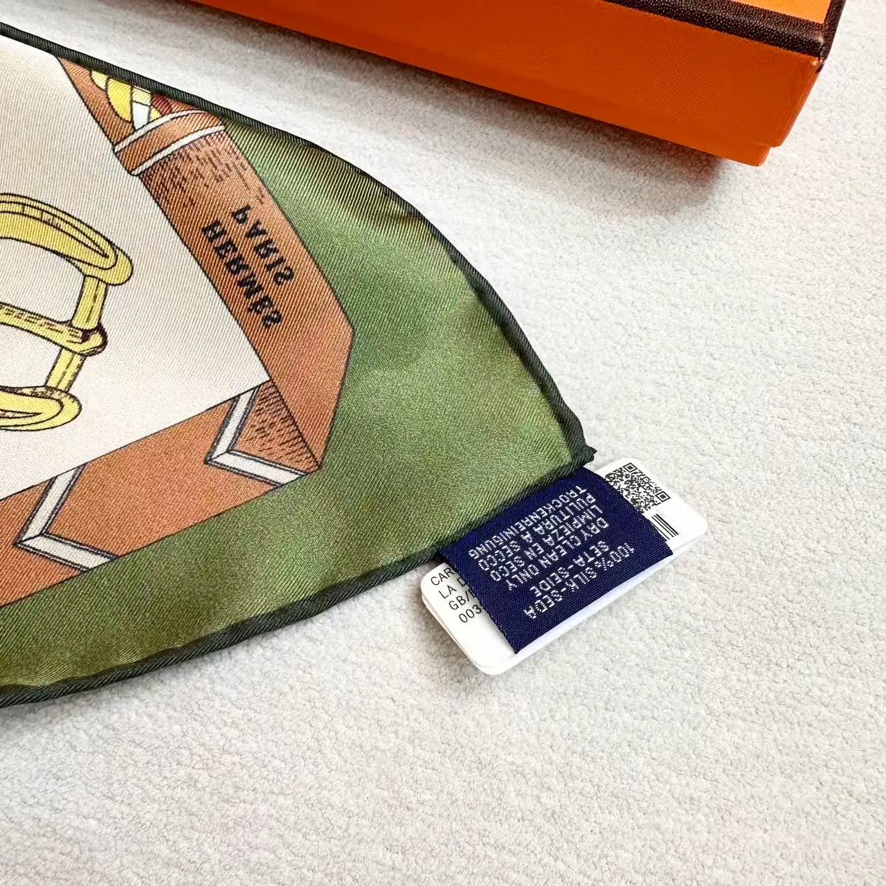 Hermès Les Vieux Lézard ক্রিম অলিভ গ্রিন রেশম স্কার্ফ 2