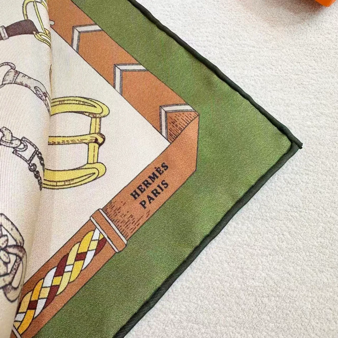 Hermès Les Vieux Lézard ক্রিম অলিভ গ্রিন রেশম স্কার্ফ 3